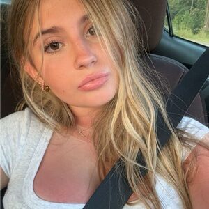 Meet your Posher, Ava